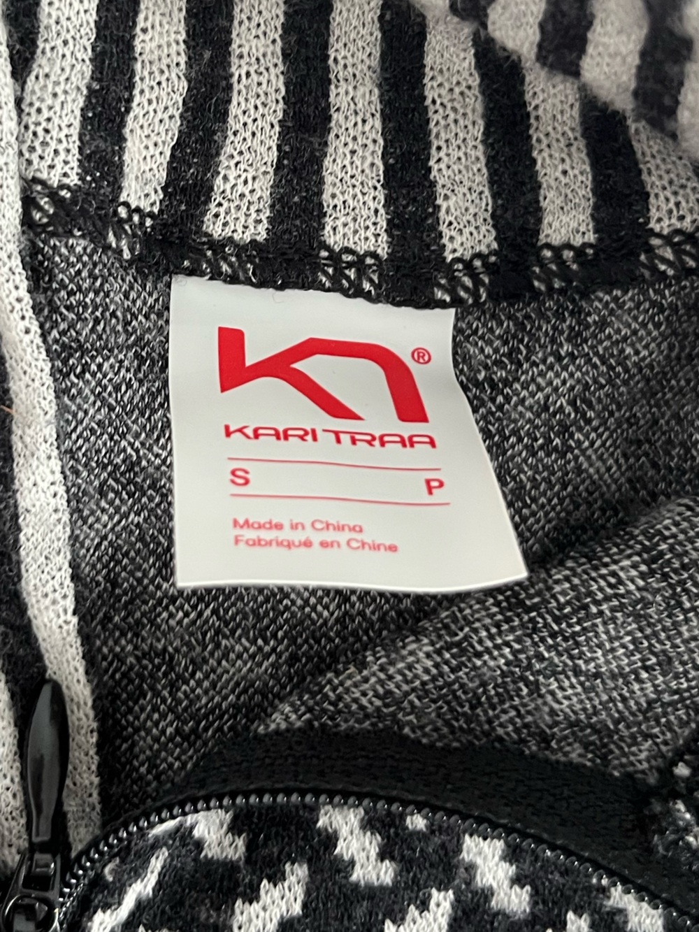 Kari Traa wool Black & White Patterned Half-Zip Cowl base layer Sweater - Picture 7 of 10